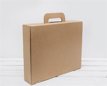 Коробка чемоданчик с ручкой, 33х28х7 см, крафт с печатью 2+0 У0104072-П2+0 - фото 15531
