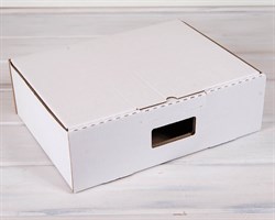 УЦЕНКА Коробка картонная с ручкой 38х29х12 см, белая