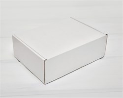 Коробка 20х15х7 см из плотного картона, белая